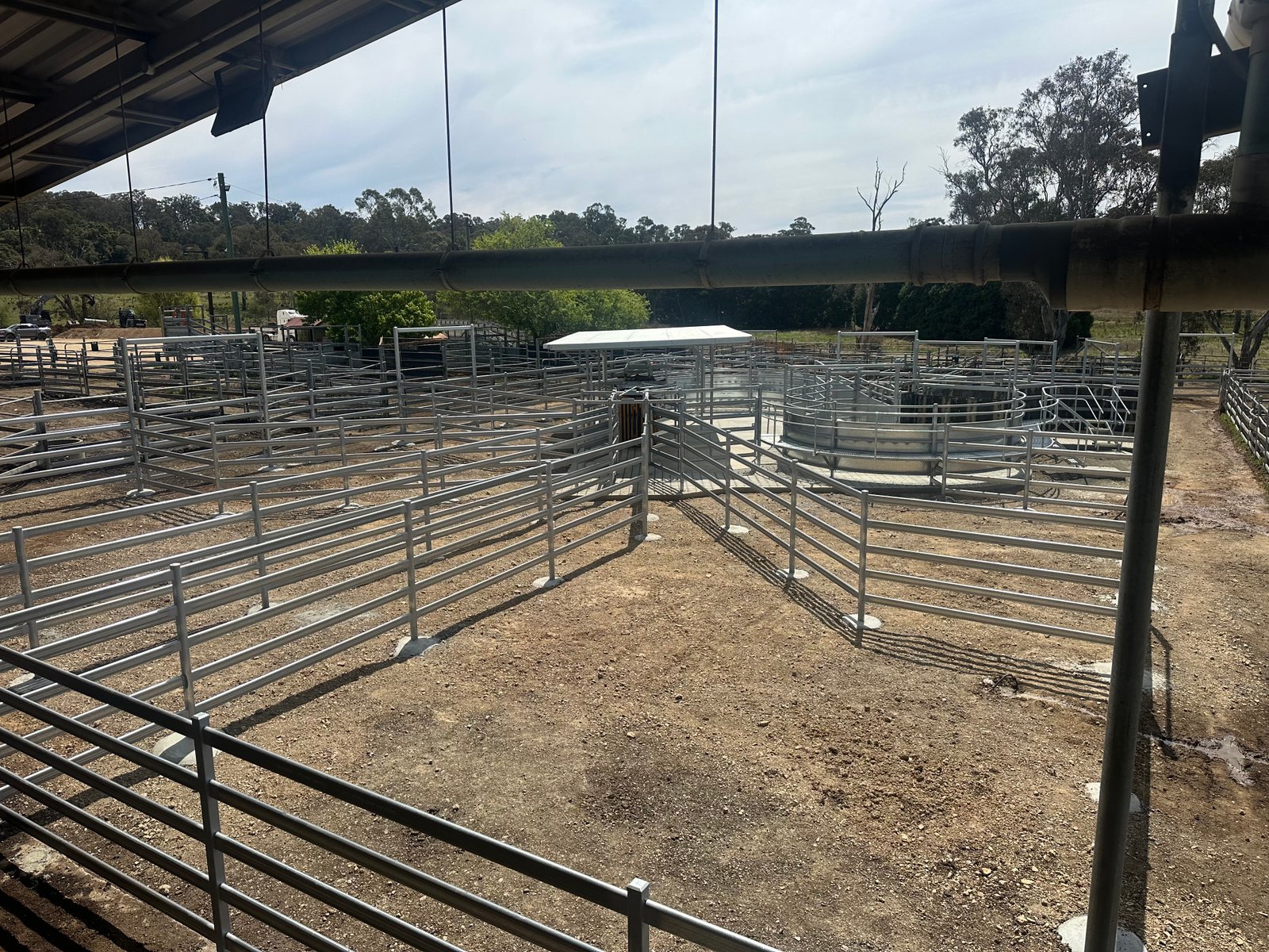 Round yard complex — galvanised steel panels